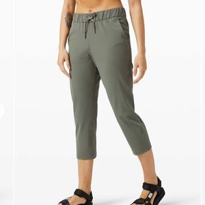Lululemon on the fly crop